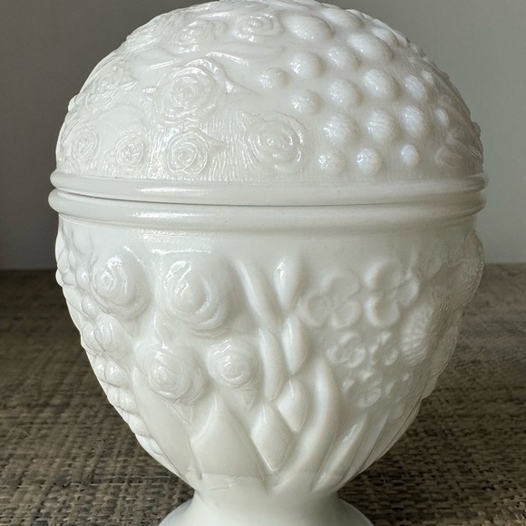 Vintage Avon Milk Glass Egg Shape Candy Jar with Lid - Picture 2 of 6